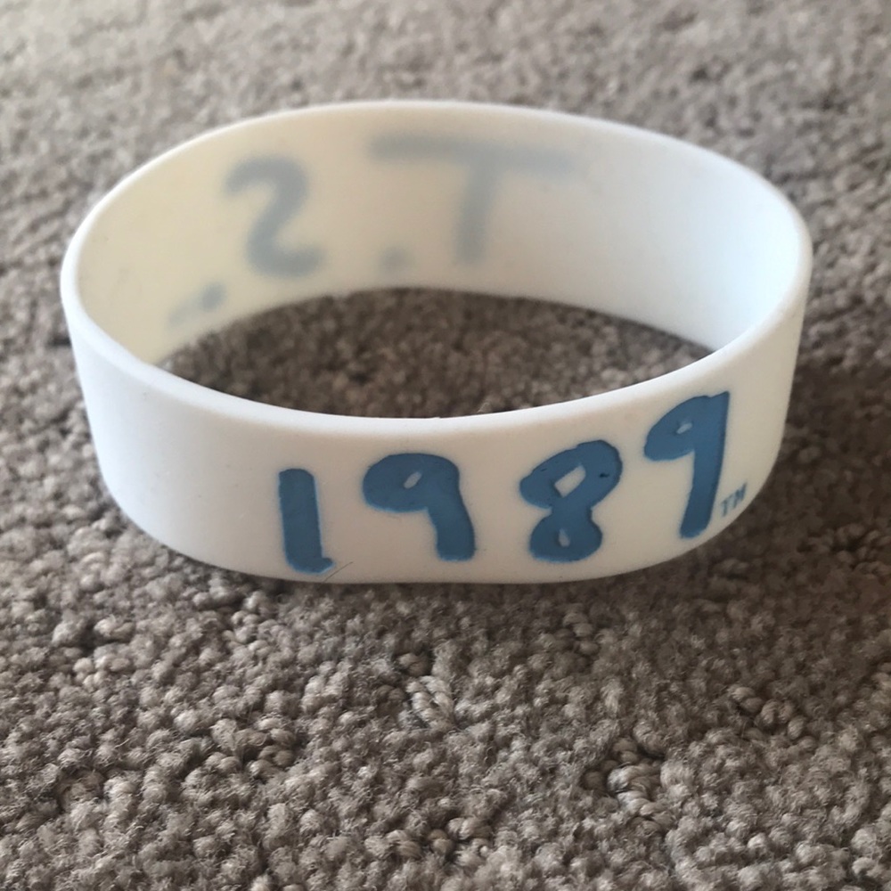 Taylor Swift rubber bracelet 1989